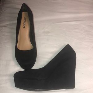 Black wedges